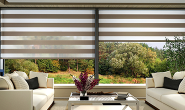 Işık kontrolü sağlayan çizgili desene sahip modern zebra stor perde